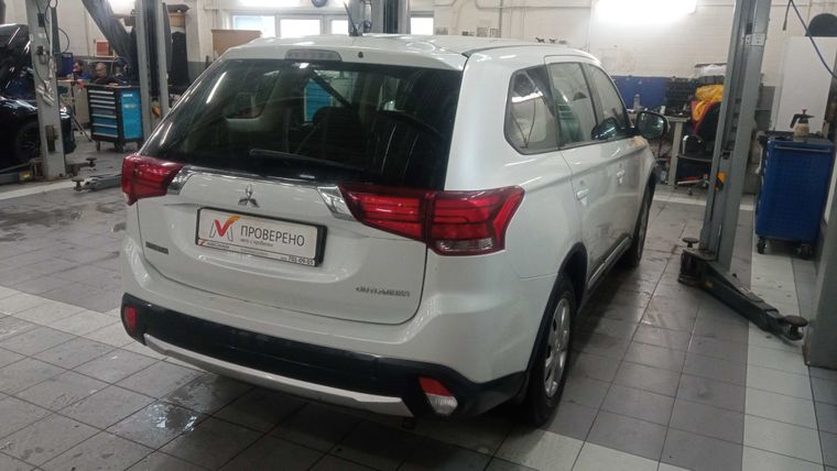 Mitsubishi Outlander 2016 года, 121 327 км - вид 3