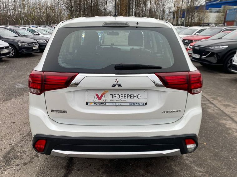 Mitsubishi Outlander 2016 года, 121 327 км - вид 6