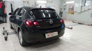 Opel Astra 2010 года, 159 239 км - вид 4