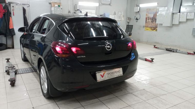 Opel Astra 2010 года, 159 239 км - вид 4