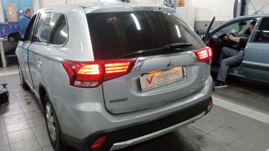 Mitsubishi Outlander 2016 года, 234 119 км - вид 4