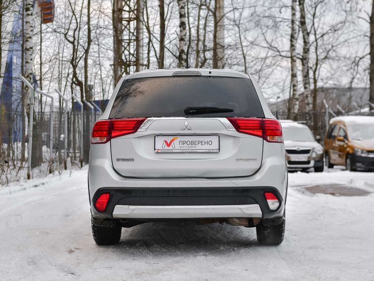 Mitsubishi Outlander 2016 года, 234 119 км - вид 4