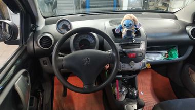 Peugeot 107 2011 года, 235 704 км - вид 5