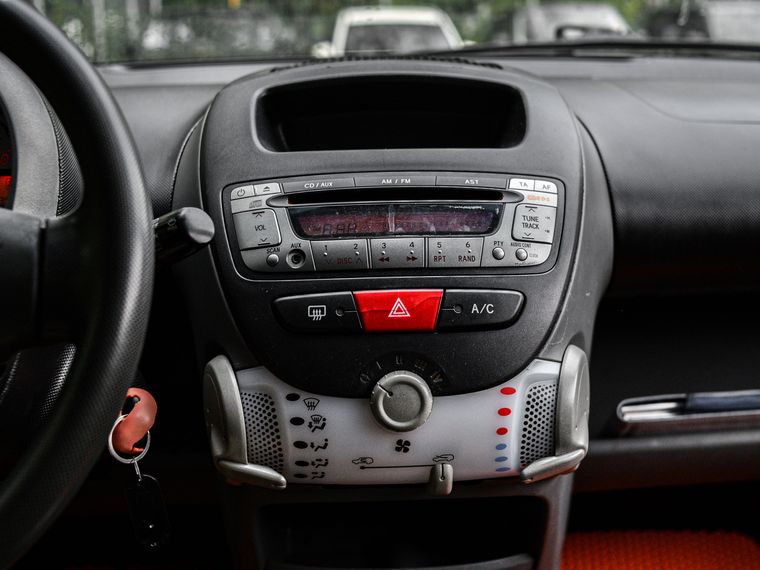 Peugeot 107 2011 года, 235 704 км - вид 7