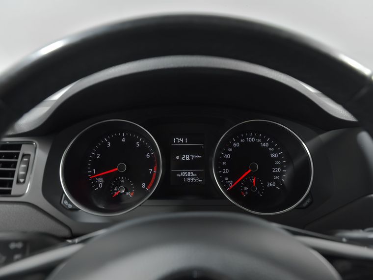 Volkswagen Jetta 2015 года, 123 000 км - вид 7