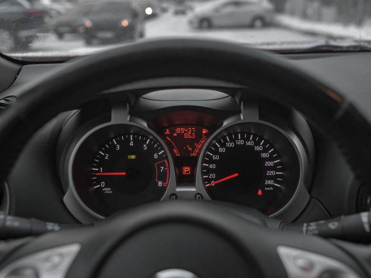 Nissan Juke 2011 года, 190 000 км - вид 5