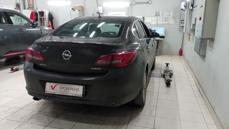 Opel Astra 2013 года, 236 232 км - вид 3