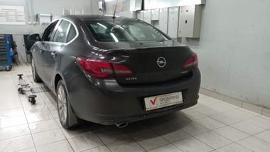 Opel Astra 2013 года, 236 232 км - вид 4