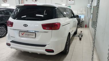 KIA Carnival 2018 года, 83 906 км - вид 4