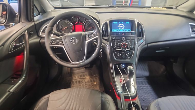 Opel Astra 2013 года, 253 132 км - вид 4