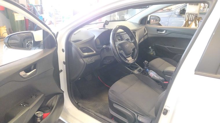 Hyundai Solaris 2018 года, 299 000 км - вид 5