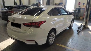 Hyundai Solaris 2018 года, 299 000 км - вид 3