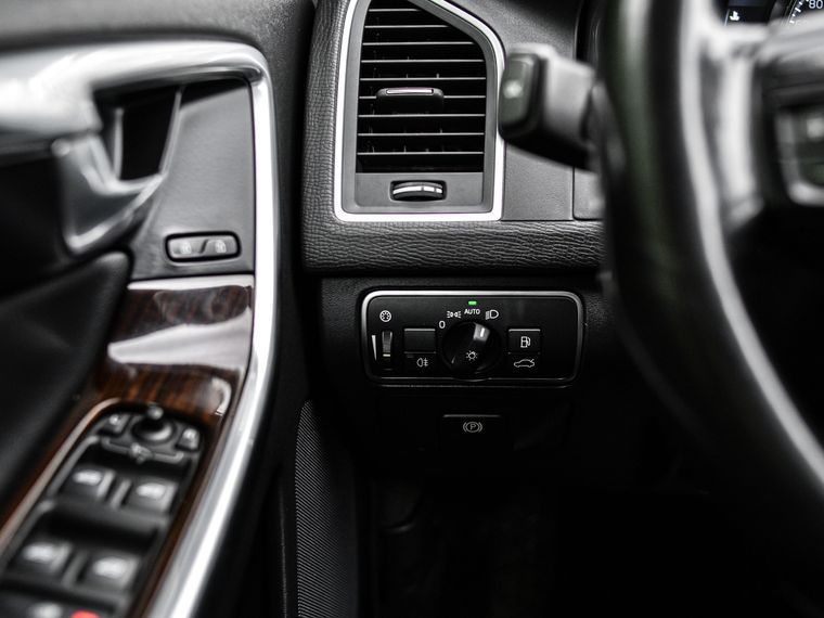 Volvo XC60 2015 года, 190 000 км - вид 11