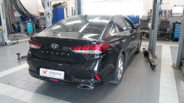 Hyundai Sonata 2018 года, 249 796 км - вид 3