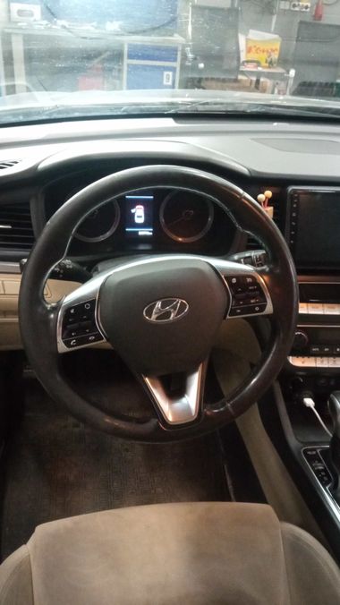 Hyundai Sonata 2018 года, 249 796 км - вид 5