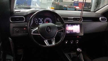 Renault Duster 2021 года, 70 000 км - вид 5