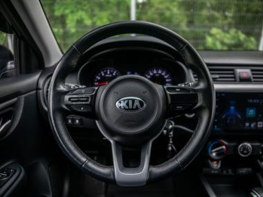 KIA Rio 2020 года, 66 845 км - вид 6