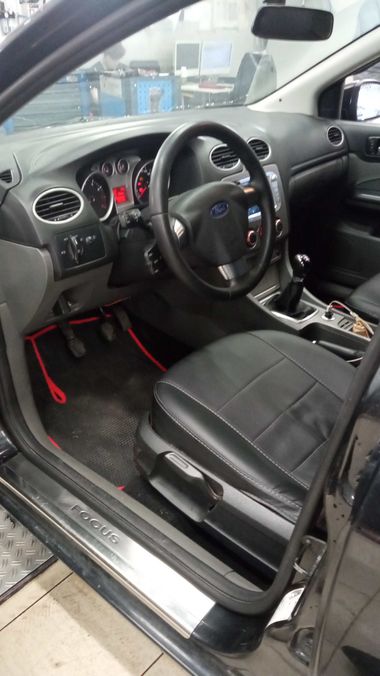 Ford Focus 2010 года, 227 645 км - вид 5