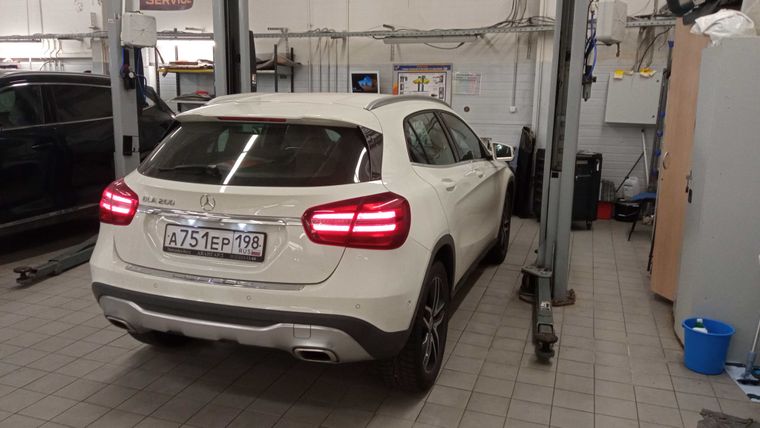 Mercedes-Benz GLA-класс 2017 года, 98 000 км - вид 3