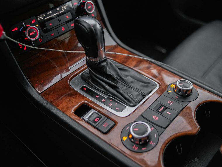 Volkswagen Touareg 2010 года, 473 000 км - вид 9