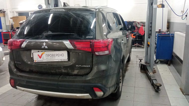 Mitsubishi Outlander 2018 года, 323 956 км - вид 3