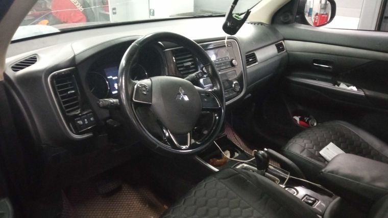 Mitsubishi Outlander 2018 года, 323 956 км - вид 4