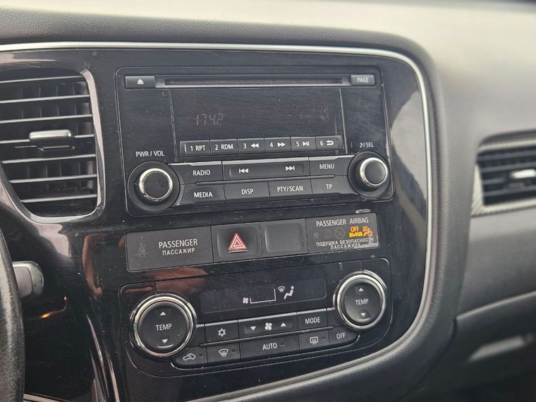 Mitsubishi Outlander 2018 года, 323 956 км - вид 10 Mitsubishi Outlander 2018 года, 323 956 км - вид 10