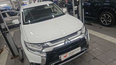 Mitsubishi Outlander 2020 года, 78 726 км - вид 3