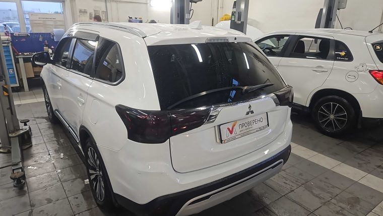 Mitsubishi Outlander 2020 года, 78 726 км - вид 3