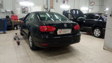 Volkswagen Jetta 2013 года, 287 432 км - вид 3