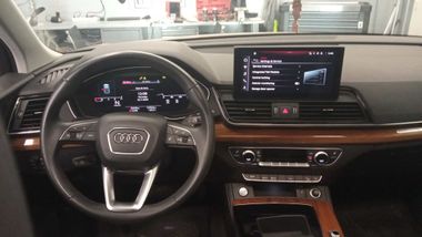 Audi Q5 2020 года, 76 426 км - вид 5