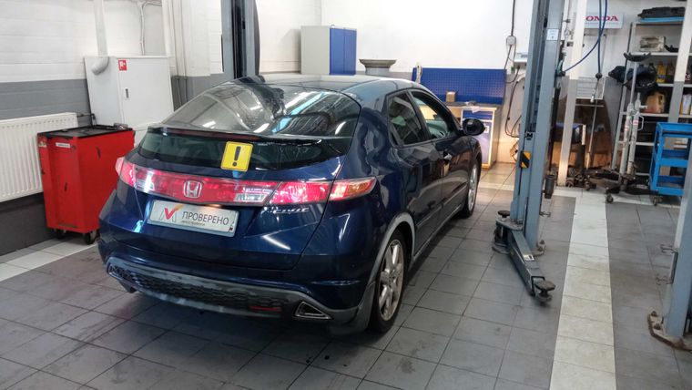 Honda Civic 2008 года, 300 000 км - вид 3