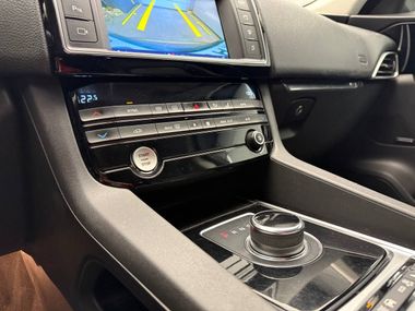 Jaguar F-Pace 2017 года, 222 599 км - вид 11