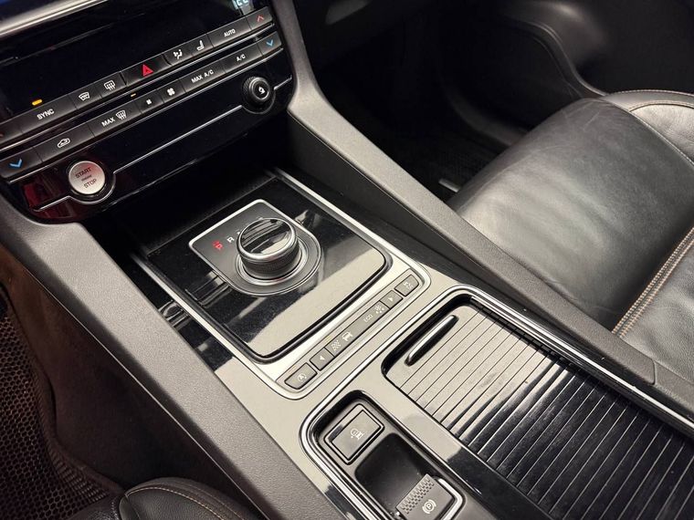 Jaguar F-Pace 2017 года, 222 599 км - вид 10