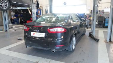 Ford Mondeo 2012 года, 76 397 км - вид 3