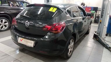 Opel Astra 2011 года, 201 954 км - вид 3