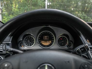 Mercedes-Benz E-класс 2012 года, 257 164 км - вид 5
