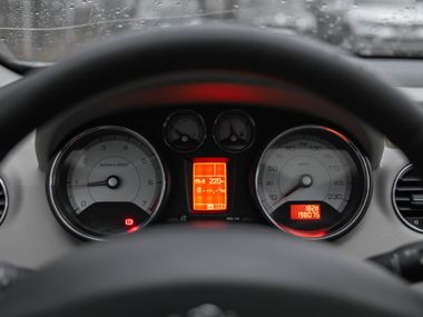 Peugeot 308 2008 года, 198 026 км - вид 5