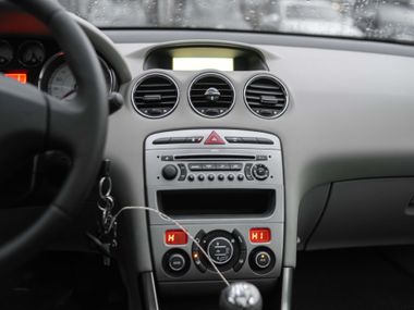 Peugeot 308 2008 года, 198 026 км - вид 7