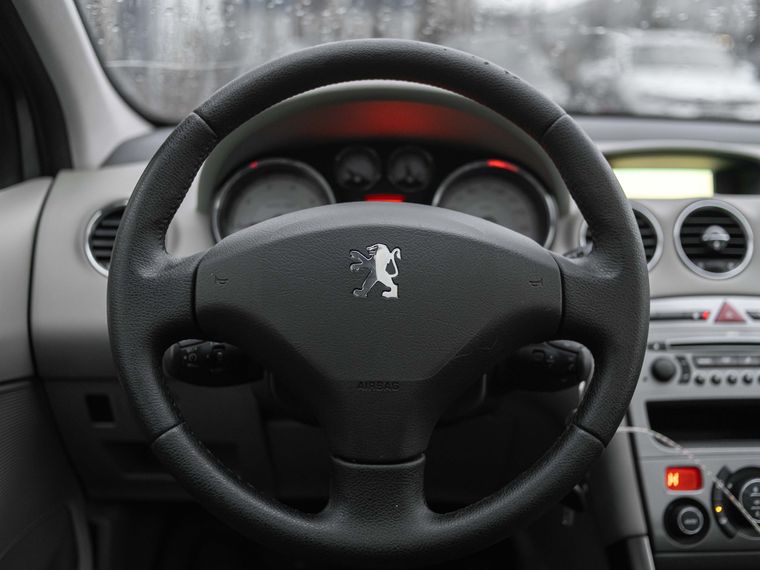 Peugeot 308 2008 года, 198 026 км - вид 6