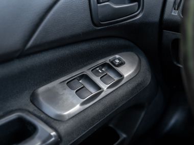 Mitsubishi Lancer 2006 года, 215 228 км - вид 9