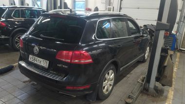 Volkswagen Touareg 2011 года, 254 835 км - вид 3