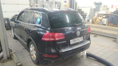 Volkswagen Touareg 2011 года, 254 835 км - вид 4