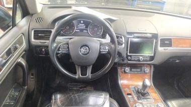 Volkswagen Touareg 2011 года, 254 835 км - вид 5