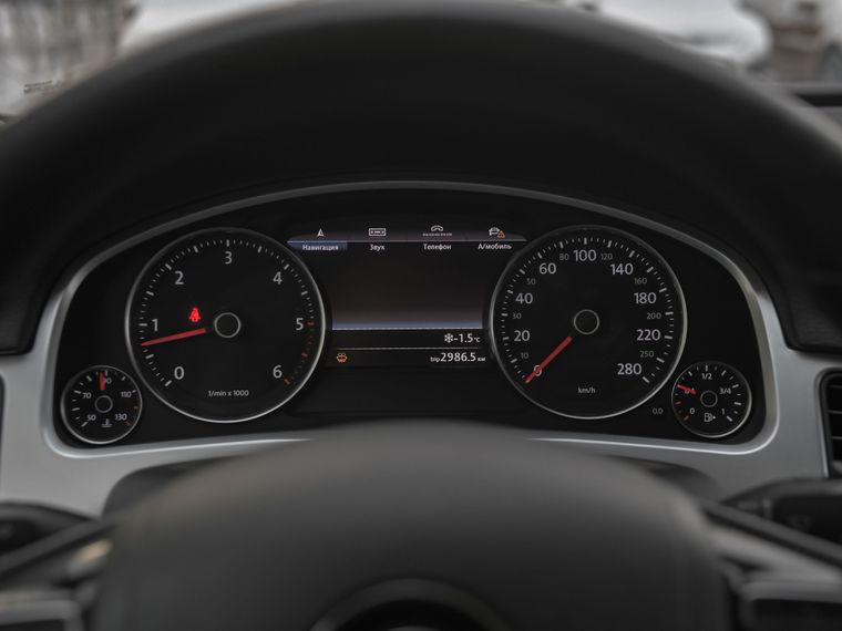 Volkswagen Touareg 2011 года, 254 835 км - вид 5