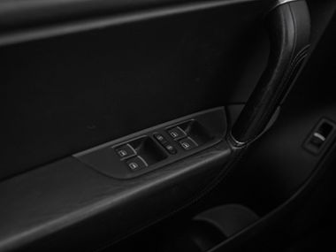 Volkswagen Touareg 2011 года, 254 835 км - вид 11