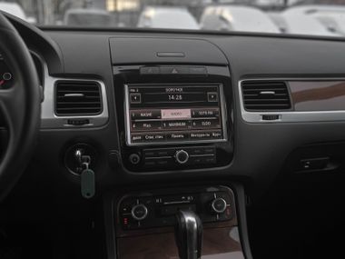Volkswagen Touareg 2011 года, 254 835 км - вид 8