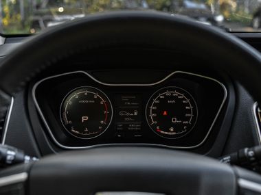 Серый Geely Emgrand X7 2019 года | VIN 330000