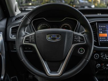 Серый Geely Emgrand X7 2019 года | VIN 330000