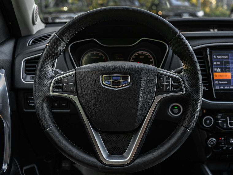 Серый Geely Emgrand X7 2019 года | VIN 330000